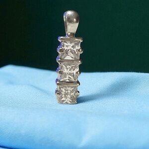 Gorgeous 925 Silver Zircon Pendant